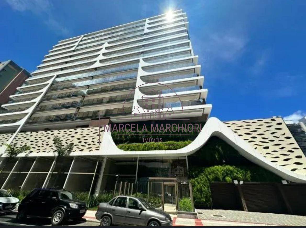 Apartamento excepcional, andar alto, localizado na Praia da Costa