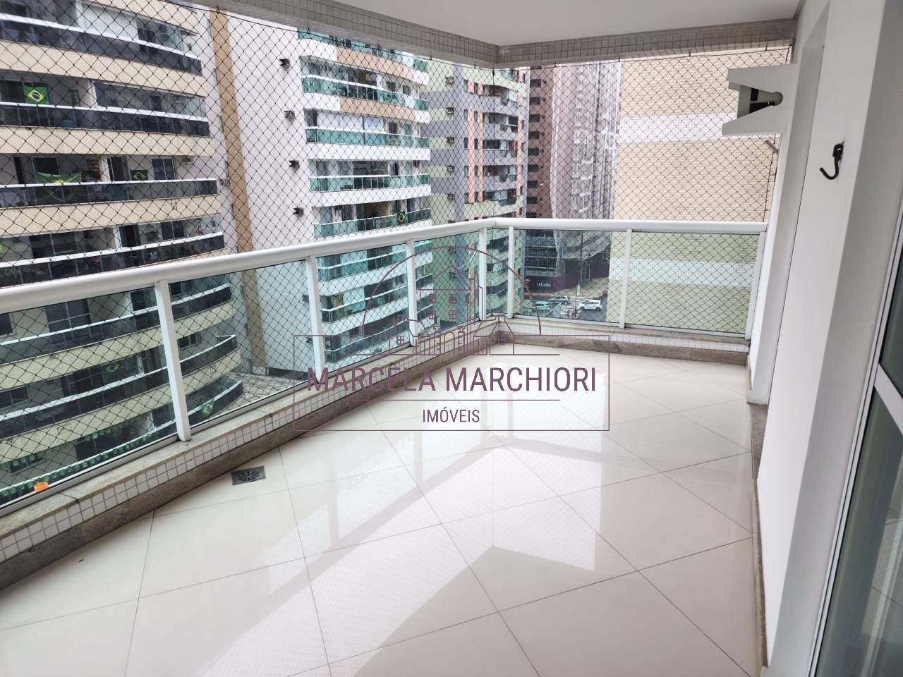 Apartamento de frente com super varanda de frente - Praia de Itapoã