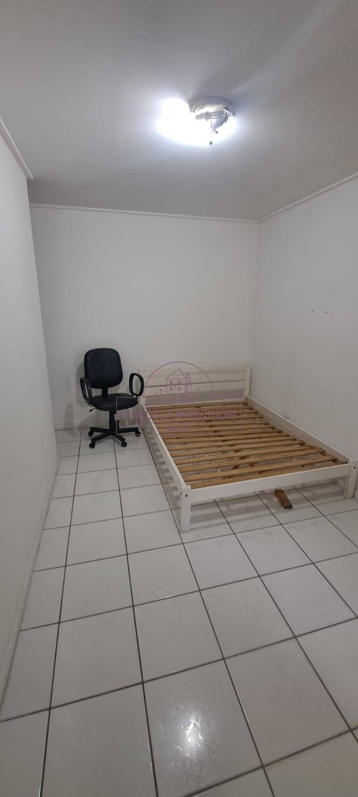 Apartamento 2/4 com suíte em itapuã em frente ao supermercado Perim próximo