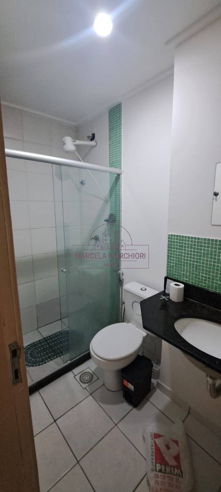 Apartamento 2/4 com suíte em itapuã em frente ao supermercado Perim próximo