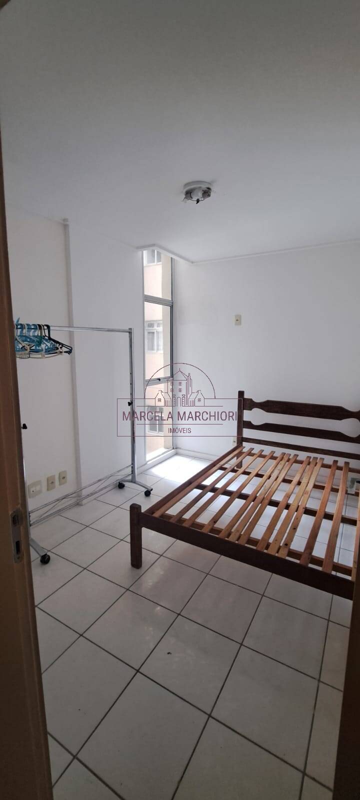 Apartamento 2/4 com suíte em itapuã em frente ao supermercado Perim próximo