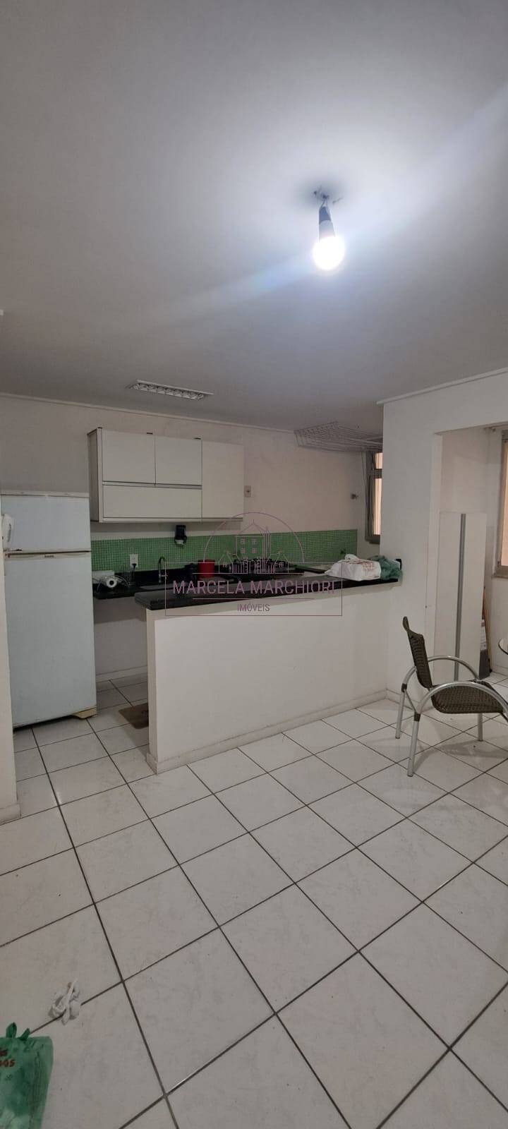 Apartamento 2/4 com suíte em itapuã em frente ao supermercado Perim próximo