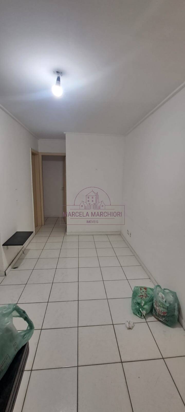 Apartamento 2/4 com suíte em itapuã em frente ao supermercado Perim próximo