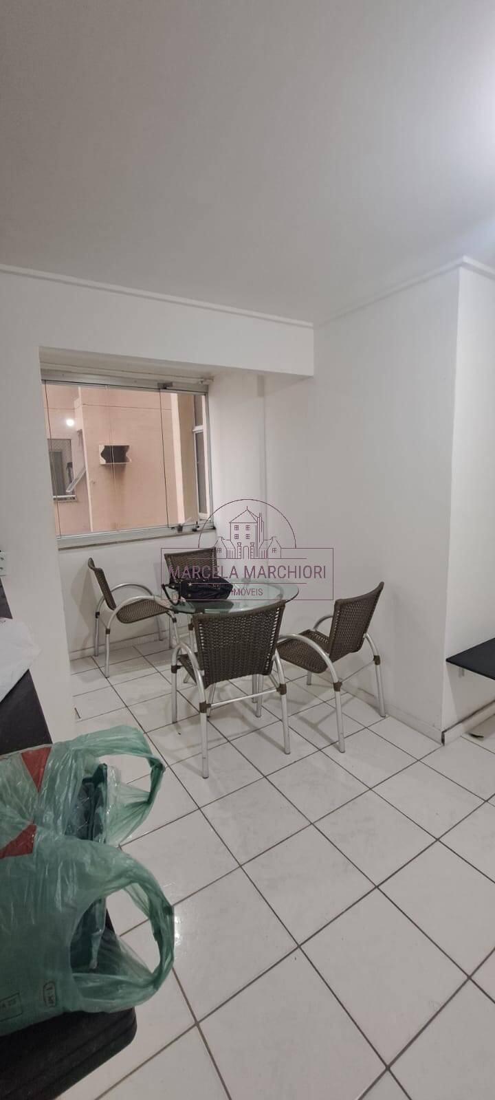Apartamento 2/4 com suíte em itapuã em frente ao supermercado Perim próximo