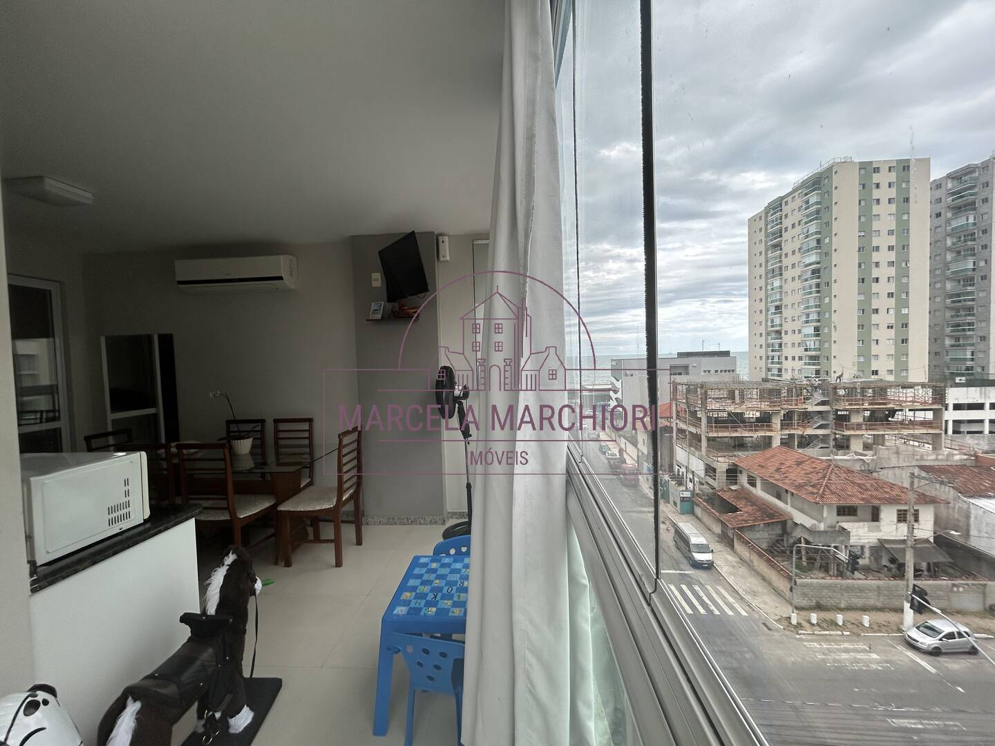 Apartamento de frente com super varanda gourmet montada, vista pro marnem