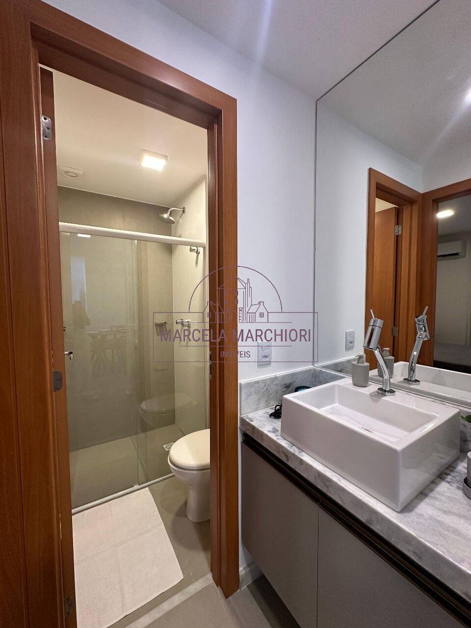 Seu Paraíso à Beira-Mar: Apartamento Porteira Fechada